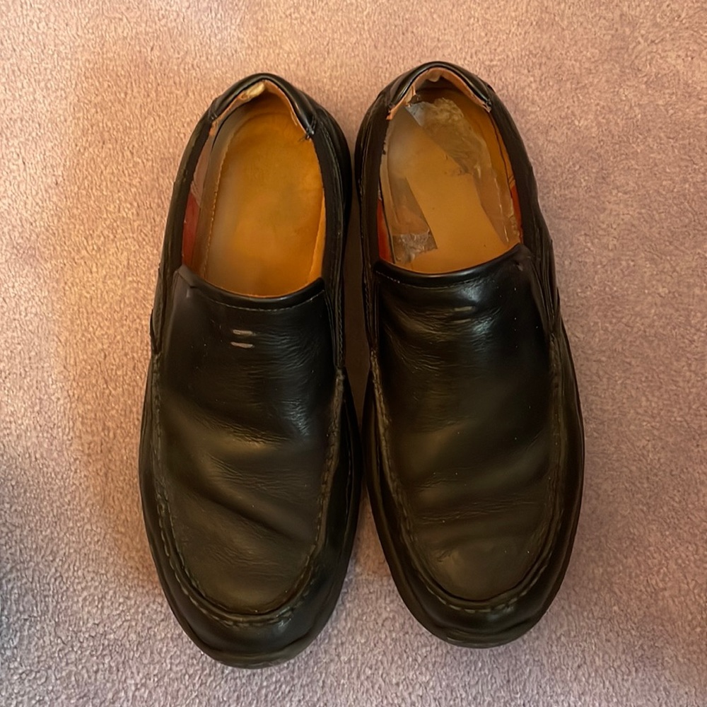 Clark’s size 10 m black leather lightweight loafer